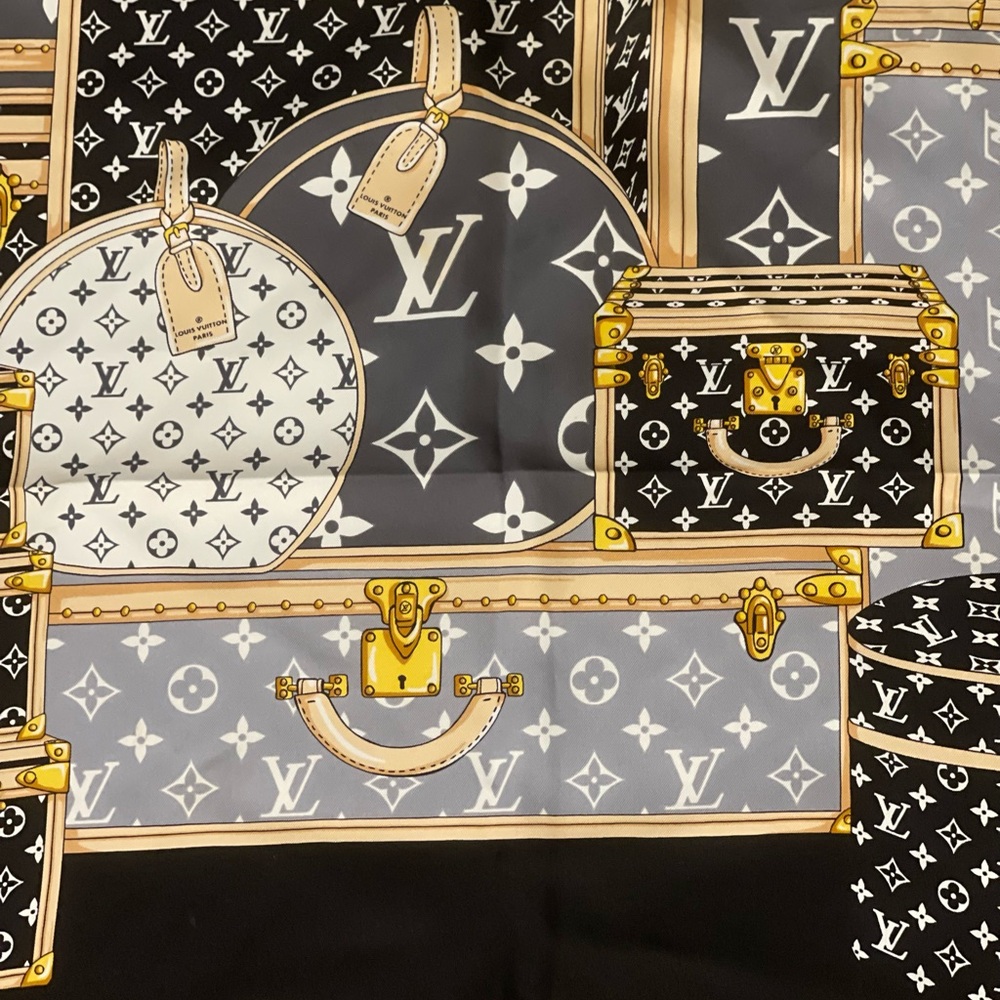 Louis Vuitton Silk Scarf • Trunks Motif • Iconic Design - Picture 2 of 7